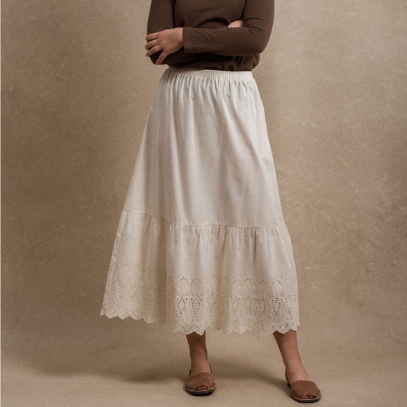 Neuflora Dresses & Skirts - Neuflora Cream Delphi skirt